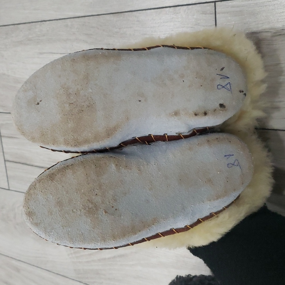 3/$45 NWOT Kids handmade moccasin slippers (size EU 26) - Picture 2 of 6